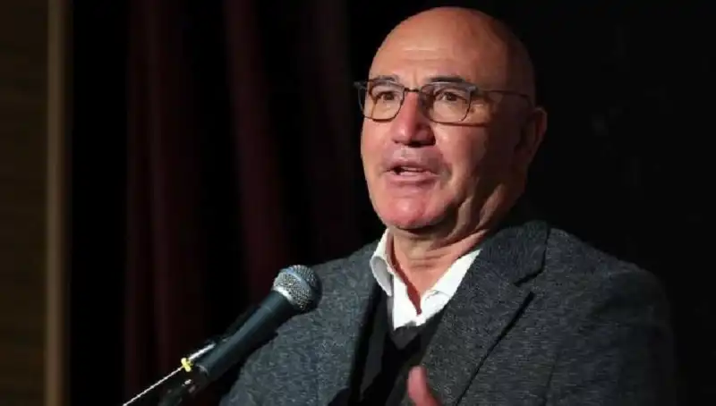 Mahmut Tanal: Sosyal Medyanın Yıldızı Olmayı Başaran Milletvekili Kimdir?