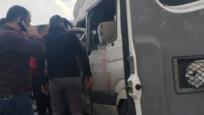 Van'da Feci Kaza: Minibüs ve Kamyonet Çarpıştı, 6 Kişi Hayatını Kaybetti