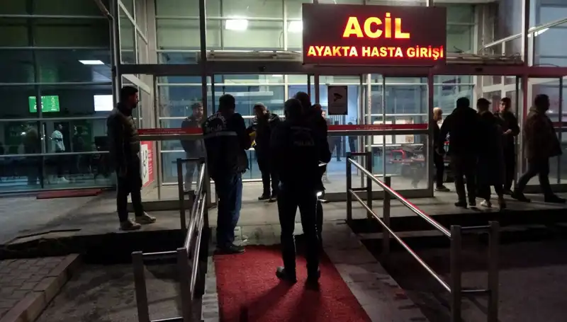 Hastane Acil Servisinde Silahlı Kavga: Üç Yaralı, Şok Edici Olay