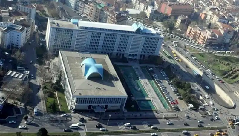 İBB'ye Yönelik Yolsuzluk Soruşturması: Şüpheliler Adliyeye Sevk Edildi