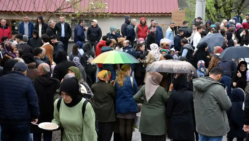 12 Bin Kişilik Gelenek: Bir Asırlık Bayramlaşma Coşkusu