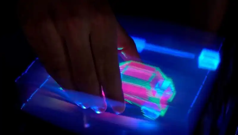 Dünyanın İlk Etkileşimli 3D Hologramı Geliştirildi: Gelecek Artık Burada