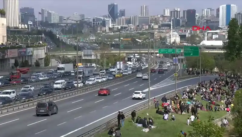 Deprem Sonrası Şehirlerde Trafik Yoğunluğu Yüzde 56 Arttı: Nedenleri ve Çözümleri