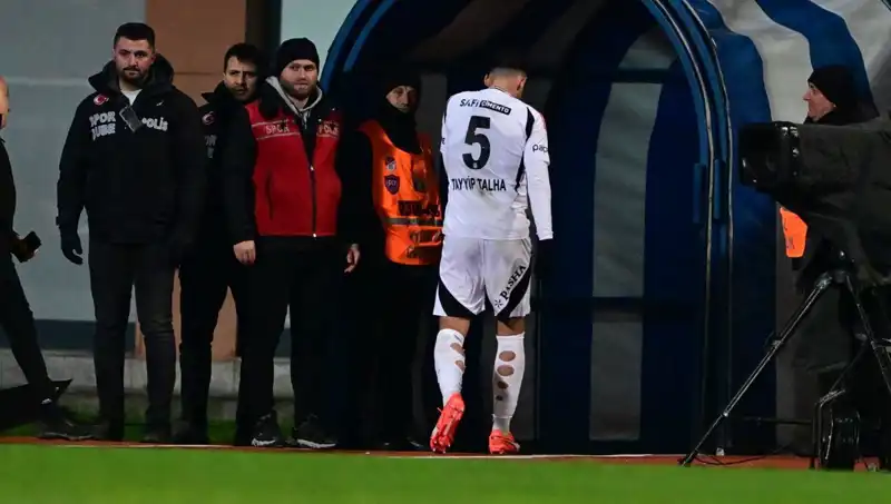 Üst Üste İki Kırmızı Kart: Tayyip Talha, Beşiktaş'tan Özür Diledi