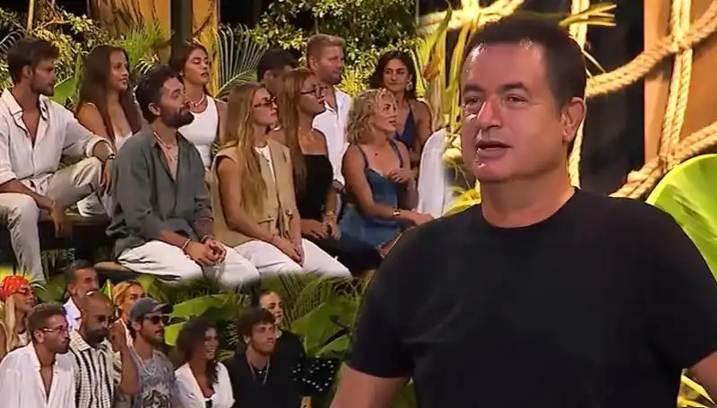 Survivor'da Birleşme Partisi: Yarışmacılar Şarkı Yarışmasında Büyüledi!