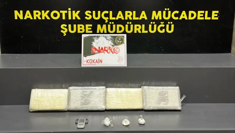 İzmir'de Dev Uyuşturucu Operasyonu: 1.5 Ton Narkotik Ele Geçirildi