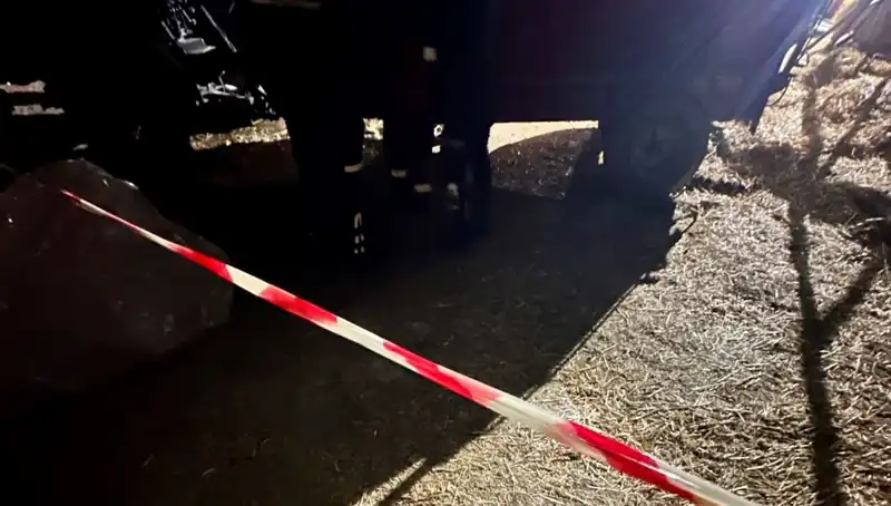 : İzmir'de Yem Karma Makinesinde Facia: Cesedi Çıkarılmadı, Vinçle Nakil Edildi