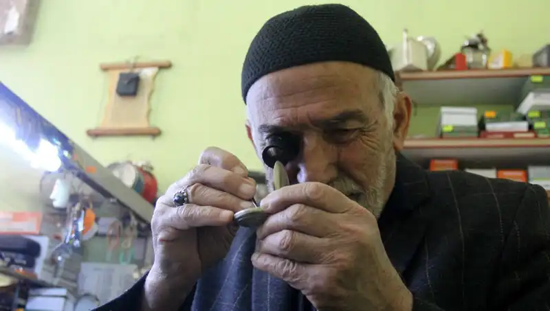 58 Yıldır Zamanı Durdurmaya Çalışan Bir Usta: 20 Metrekarede Harika Hayatlar