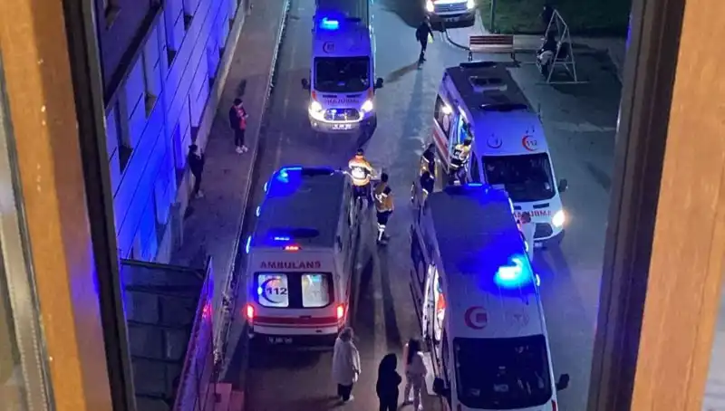 Okulda Akşam Yemeğinden Zehirlenme Vakası: 53 Öğrenci Hastaneye Kaldırıldı