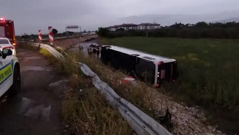 Manisa'da Yolcu Otobüsü Kazasında Yaralılar: Detaylar Ortaya Çıktı