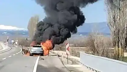 Kütahya’da Seyir Halindeki Otomobil Alev Alev Yandı: Korku Dolu Anlar