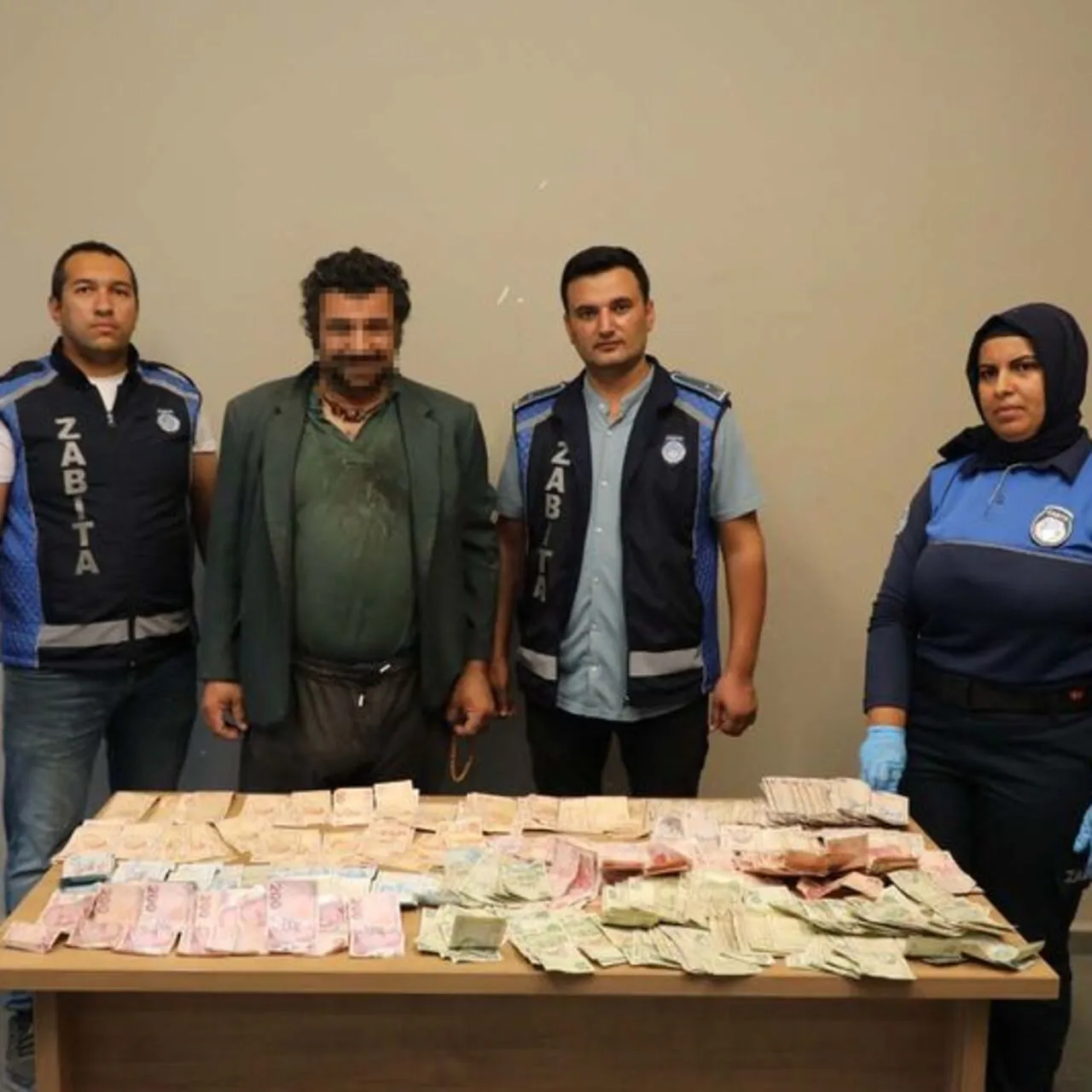 "Dilencinin Üzerinden Servet Çıktı: 13 Bin TL Şok Etti!"