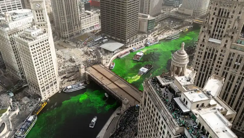 ABD'de Aziz Patrick Günü Kutlamaları: Chicago Nehri Nasıl Yeşile Boyandı?