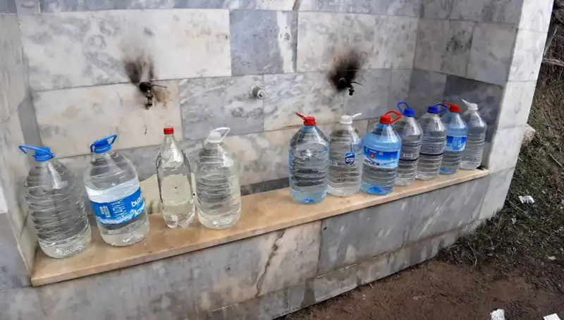 Şifalı Suya Erişim İçin Yüzlerce Kilometreyi Göze Alanlar!