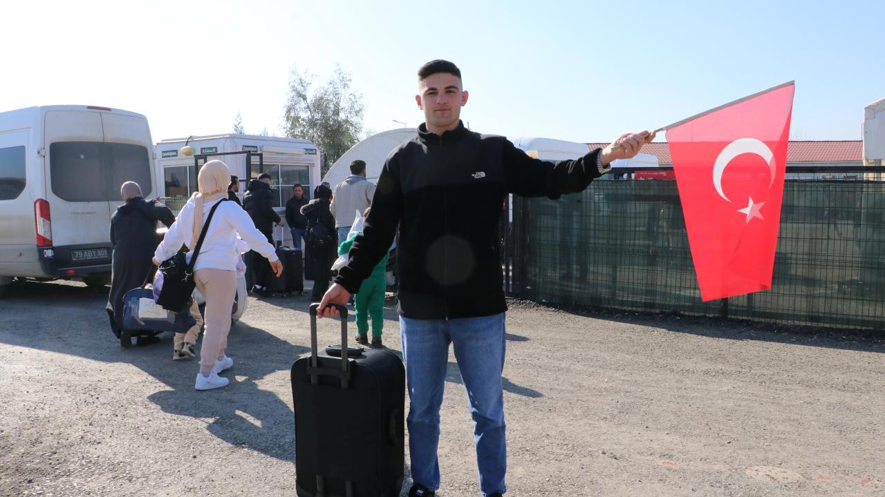 Suriye'ye Türk bayrağıyla dönen Abdulkadir'ın hikayesi!