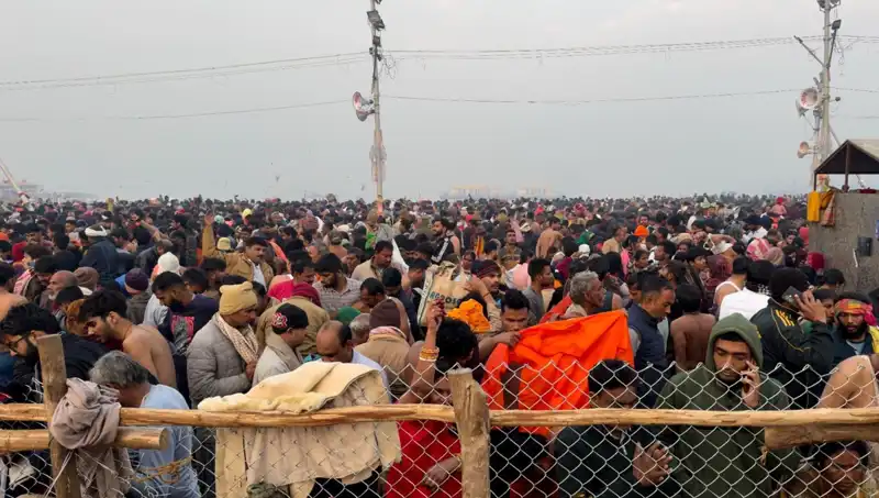 Hindistan'da Dini Festivalde İzdiham: Altı Kişi Hayatını Kaybetti