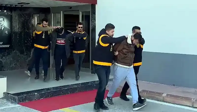 İki Şüpheli Silahlı Baskınla 2 Milyon Lira İstedi, Tutuklandılar!