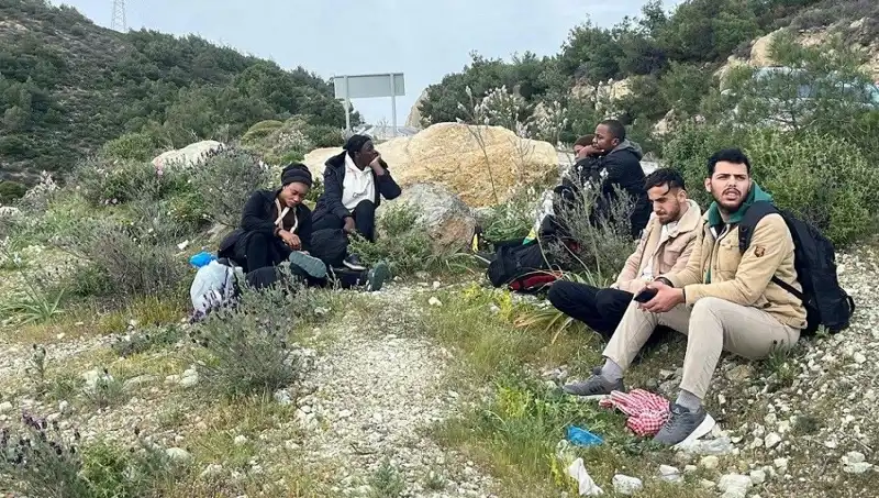 Düzensiz Göçmen Yakalama Operasyonu: İki İl, 20 Kişi