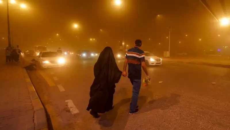 Irak'ta Kum Fırtınası Neden Oldu: Havalimanları Kapandı, Hastaneler Dolu