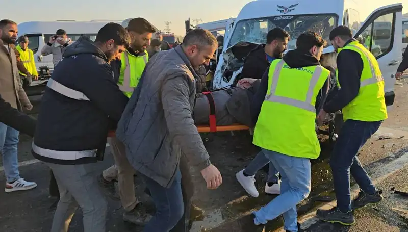 İki İşçi Servisi Kafa Kafaya Çarpıştı: Olay Anı ve Sonrası Şok Etti