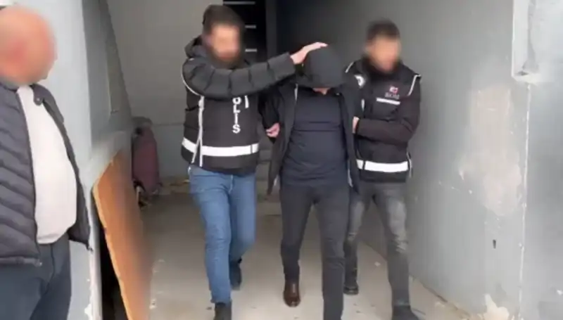 Dört İlde Gerçekleşen Büyük Operasyon: Çetelerden Silah ve El Bombası Ele Geçirildi