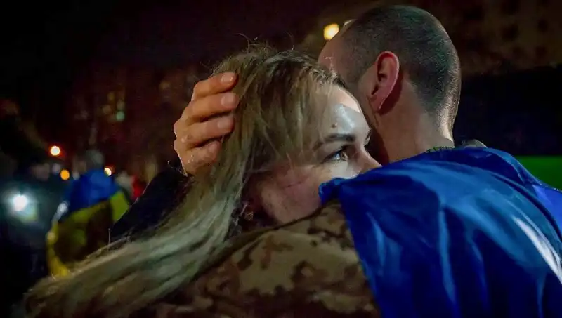 Ukrayna ve Rusya Arasında İki Ülke İçin Tarihi Savaş Esiri Takası Gerçekleşti