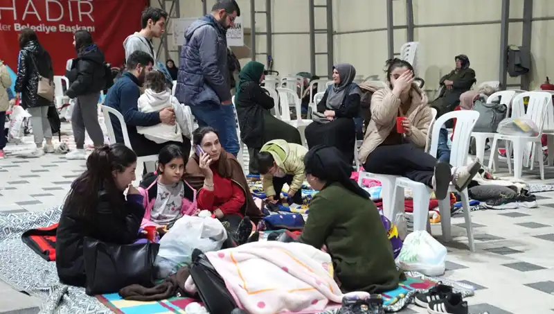 İstanbul'da Geceyi Dışarıda Geçirenler: Nedenleri ve Sonuçları