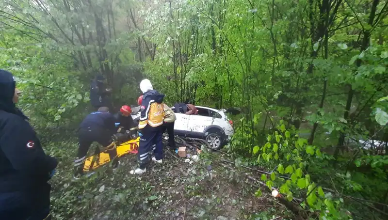 Direksiyon Hakimiyetini Kaybeden Araç Ormanda Feci Bir Kaza Yaptı
