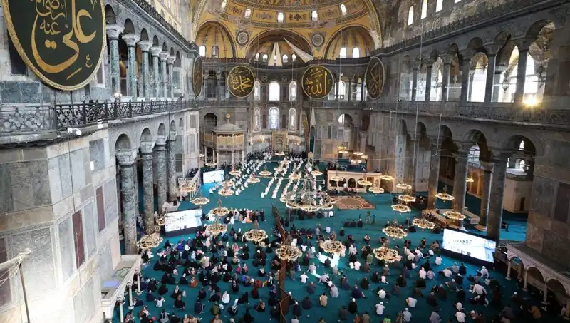 Ayasofya'nın Kapısını Kıran Sanığa Verilen Hapis Cezası Neden Tartışma Yarattı?