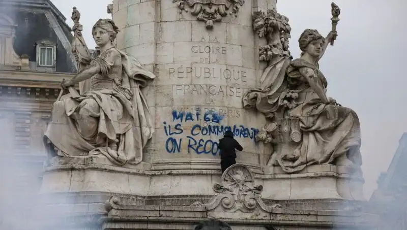 Paris Belediyesi, Grafiticilere Savaş Açtı: Sokaklar Temizleniyor