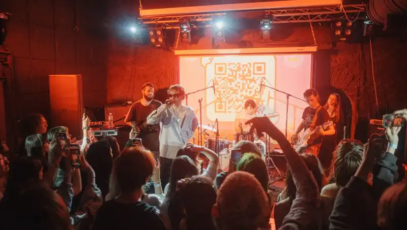 Savaşın Gölgesinde Umut: Konser ve Saldırı Aynı Şehirde Yaşanıyor