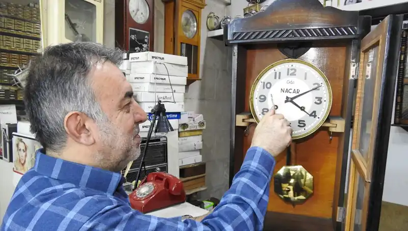Tarihe Tanıklık Eden Saatleri Onaran Usta: 10 Metrekarede Bir Efsane