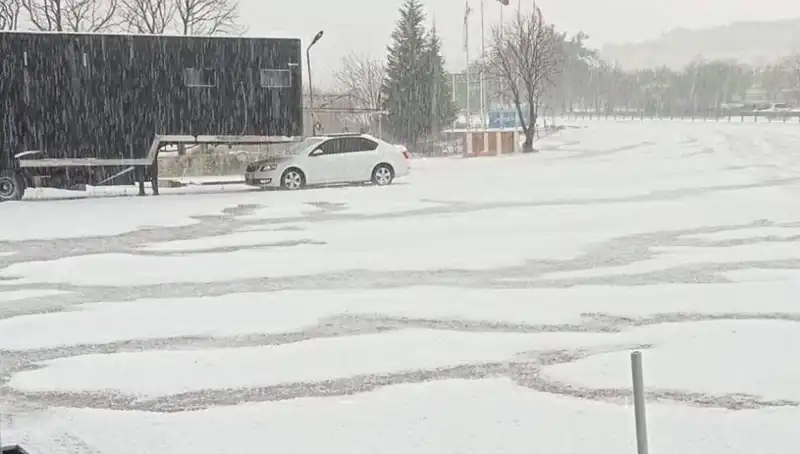 Tekirdağ'da Şok Anlar: Ceviz Büyüklüğünde Hızla Yağdı Dolu!