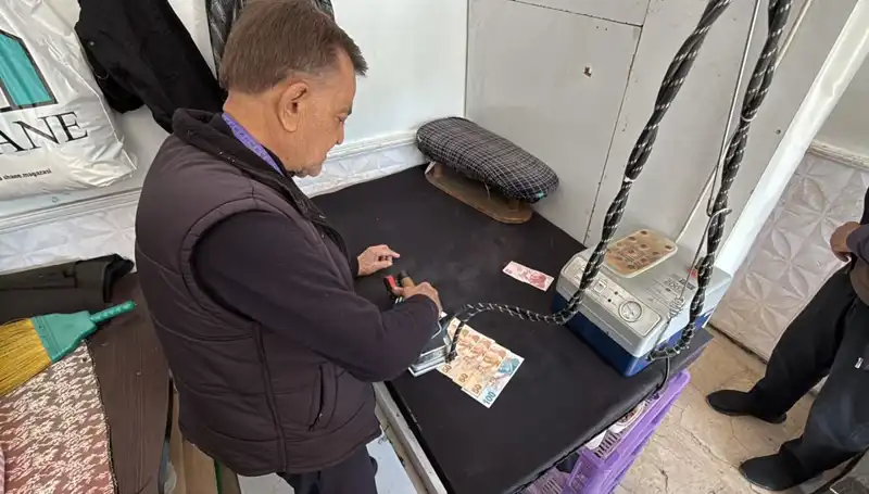 47 Yıllık Terzi Ahmet'in Paralarla İlginç İlişkisi: Ütüleme Geleneği