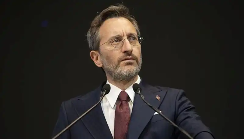 Fahrettin Altun'dan Özgür Özel'e Çarpıcı Yanıt: Siyasi Gündem Karışacak mı?