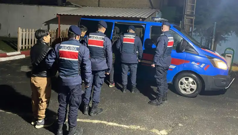 Edirne'de 17 Düzensiz Göçmen Operasyonu: Sınır Güvenliği Artıyor