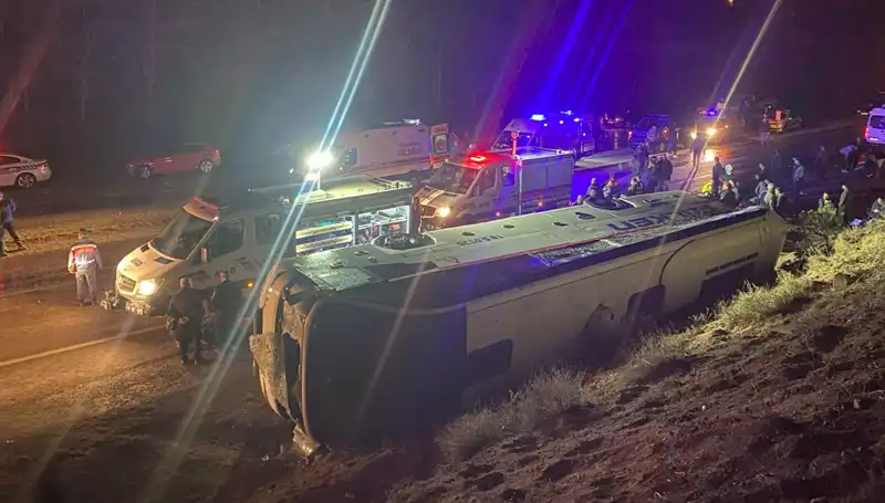 İşçi Servisi Kaza Yaptı: Şarampole Devrilen Araçta 23 Yaralı
