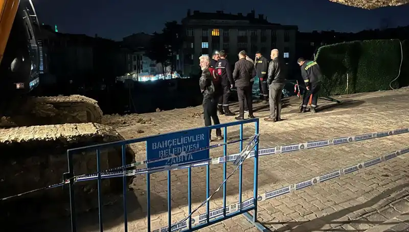 İstanbul’da İnşaat Alanında Yaşanan Yol Çökmesi Şok Yarattı!