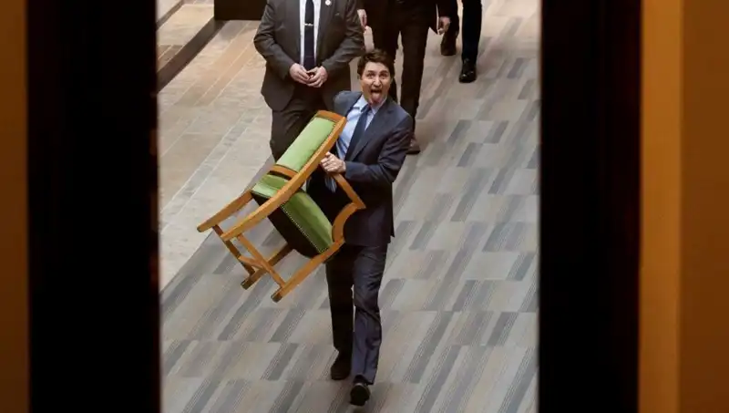 Trudeau, Sandalyeyi Alarak Görevden Ayrıldı: Halk Çıldırdı