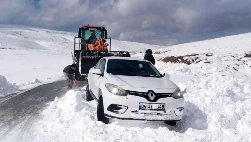 Muş’ta Kar Fırtınası 60 Kişiyi Mahsur Bıraktı: Kurtarma Operasyonu Başarıyla Tamamlandı