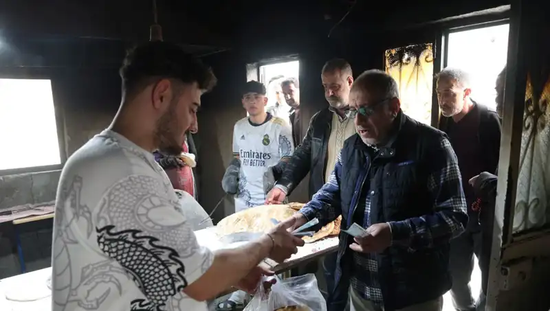 Yerel Fırından Ekmek Almak İçin 7 Kilometre Yürüyüş: Sabah Yerel Ekmek Lezzeti İçin Sabırsızlanıyorlar